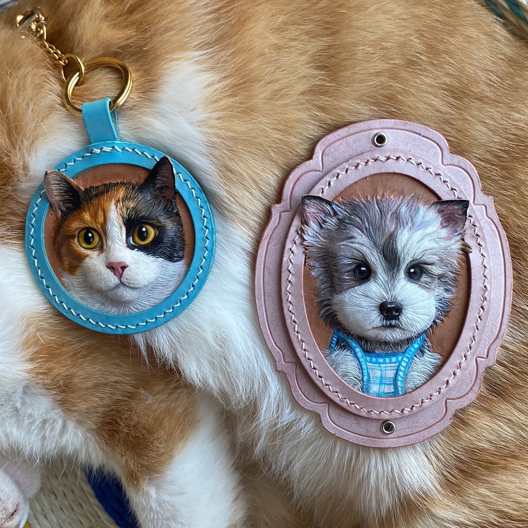 Custom pet memorial leather keychain